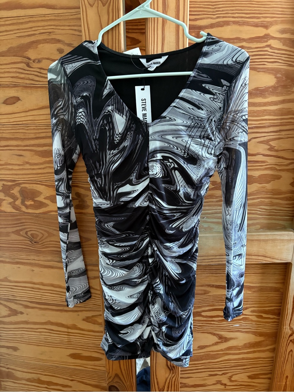 Steve Madden Black & White Swirl Ruched V-Neck Long Sleeve Dress